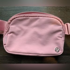 Lululemon everywhere belt bag Pastel Pink